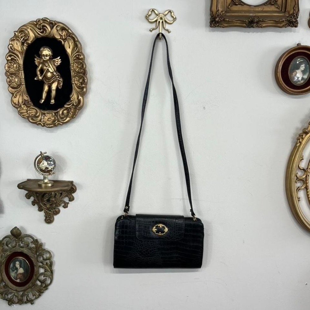 Vintage Black Croc Embossed Shoulder Bag Gold Statement Clasp Purse